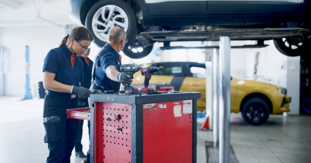 mechanics-at-toolbox - KPA safety